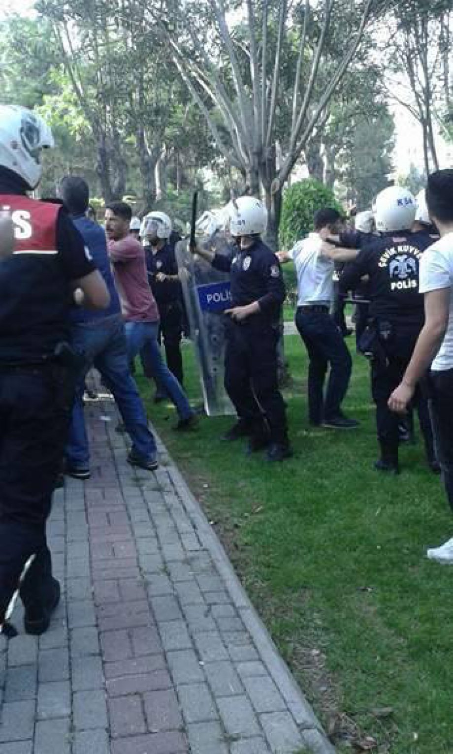 Furkan Vakfı Mensuplarına Acımasız Müdahale Anından Kareler