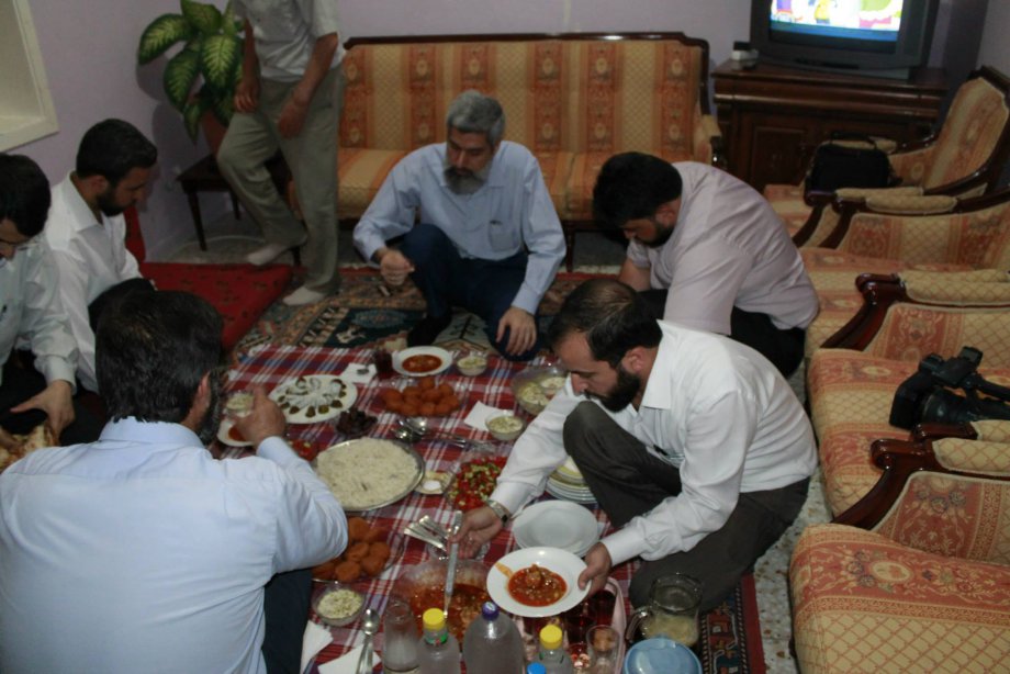 Hocaefendi Suriyeli Kardeş Aileye İftar Konuğu Oldu