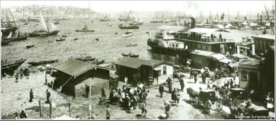 İstanbul'a ait tarihi fotoğrafları tefekkür etmeniz için takdirinize sunuyoruz.