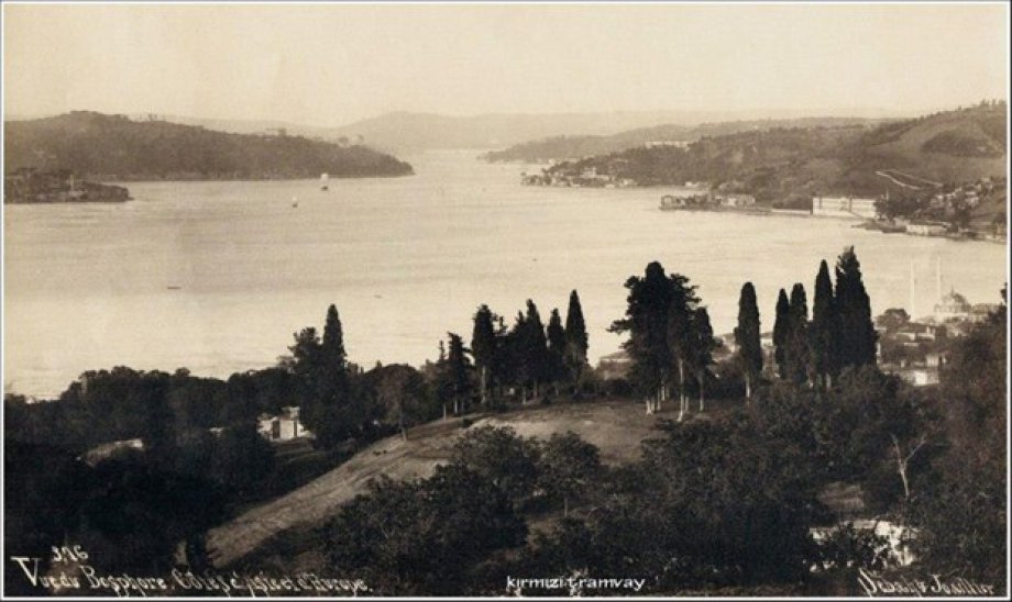 İstanbul'a ait tarihi fotoğrafları tefekkür etmeniz için takdirinize sunuyoruz.