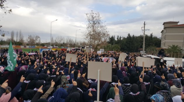Alparslan Kuytul Hocaefendi’nin Sevenleri Adliye Önüne Akın Etti