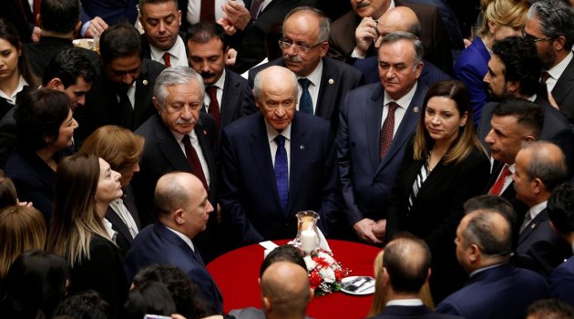 Bahçeli: Türkiye'de birileri bir şeyler düşünüyor ama ne düşünüyor, tam cevap vermiyor fakat bir işaret veriyor