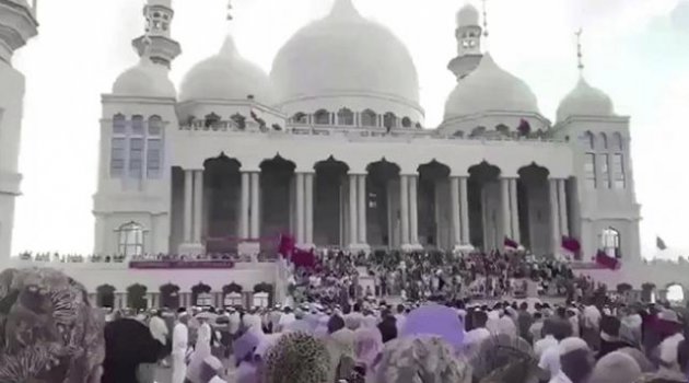 Çinli Müslümanlar cami yıkım kararını protesto etti