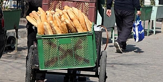 Hijyen Şartlarından Uzak Ekmek Dağıtılıyor