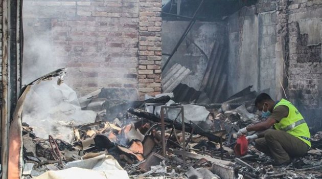 Sri Lanka'da Müslümanlara ait fabrika ateşe verildi