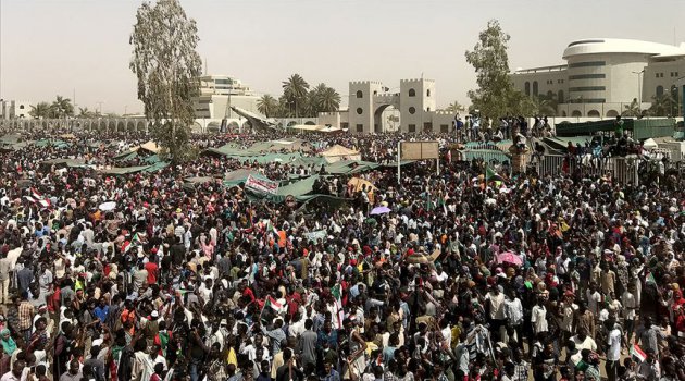 Sudan İstihbarat Başkanı istifa etti