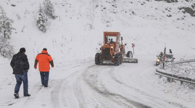 Van’da 120 yerleşim yeri ulaşıma kapandı