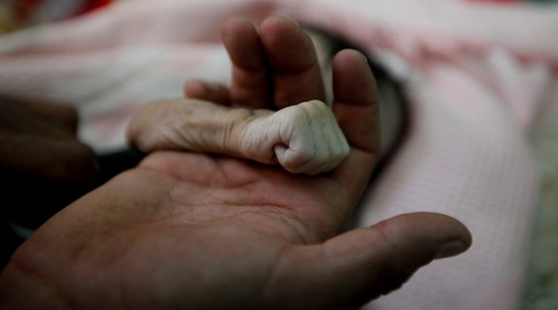 'Yemen'de her iki saatte 1 anne ve 6 bebek ölüyor'