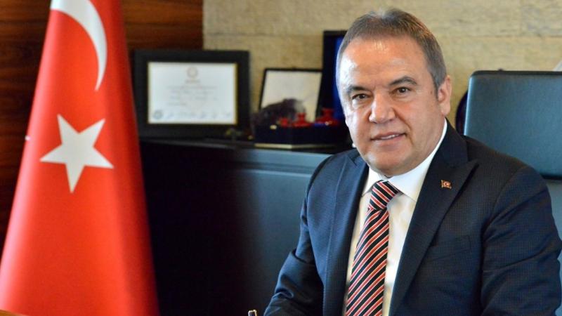 Antalya Büyükşehir Belediye Başkanı Muhittin Böcek, 4 ay sonra görevine döndü