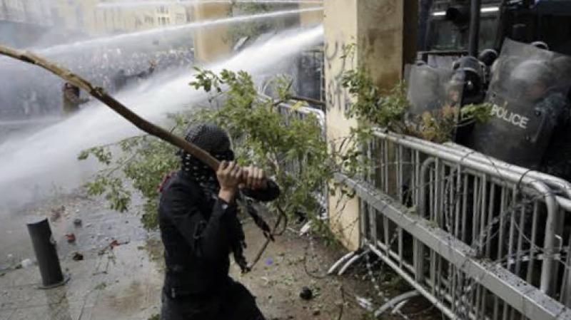 Lübnan'da gösteriler şiddete dönüştü: Yüzlerce yaralı var