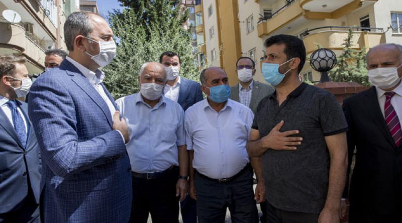 Adalet Bakanı Gül'den Duygu DELEN'in ailesine ziyaret