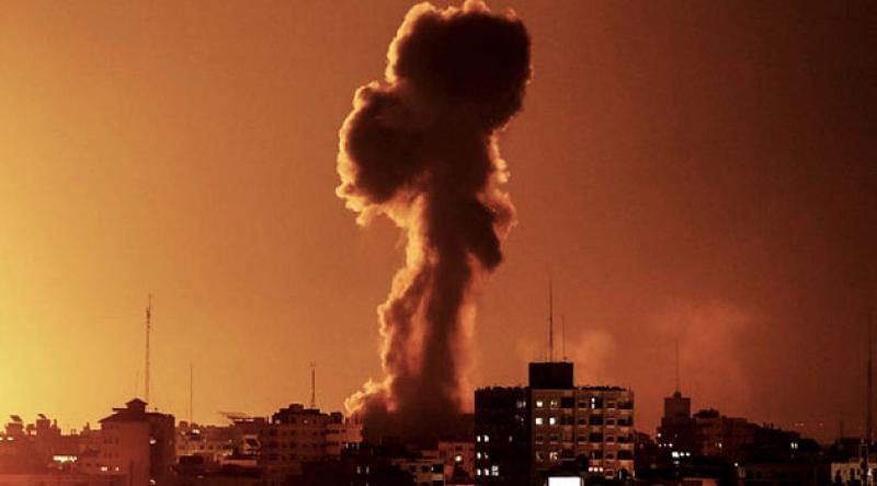 İşgalci İsrail savaş uçakları Gazze'yi vurdu