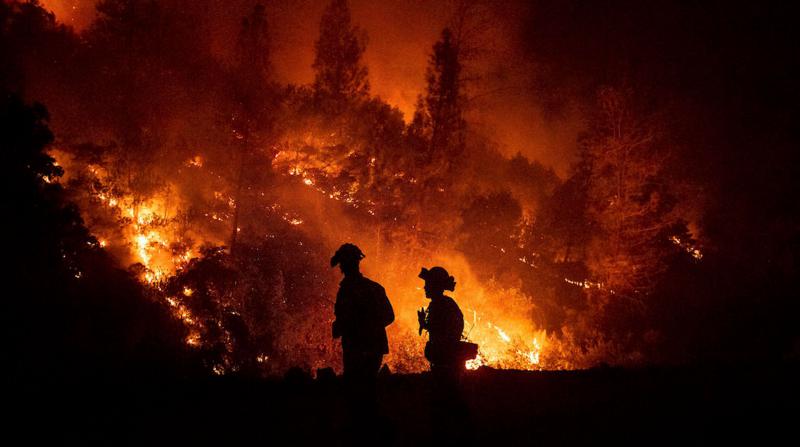 Kaliforniya'da Yangın Nedeniyle Binlerce Kişi Tahliye Edildi