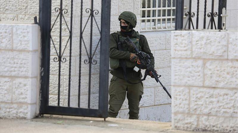 İşgal Güçleri 2'si Çocuk 25 Filistinliyi Gözaltına Aldı