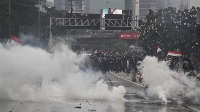 Endonezya'da Hükümet Karşıtı Gösteriler Sürüyor
