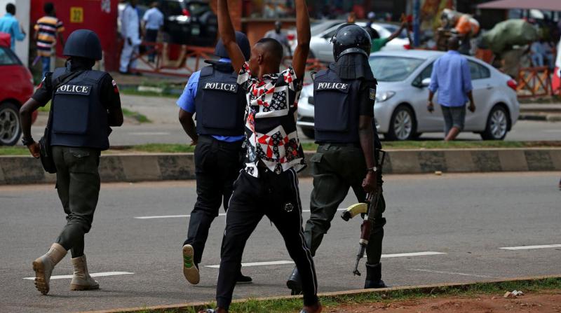 Nijerya'da Sokağa Çıkma Yasağı! İhlal Edeni Öldürdüler