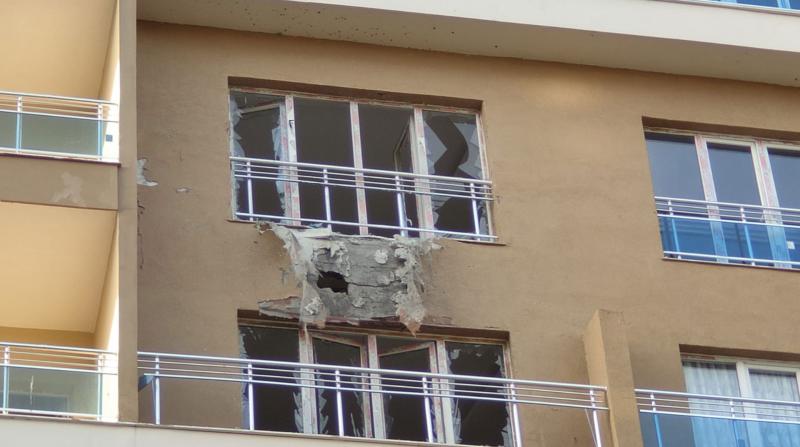 Suriye'den Atılan Roket, Nusaybin'de Binaya İsabet Etti