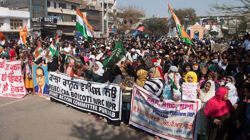 Hindistan'da Irkçı Yasaya Karşı Protestolar Sürüyor