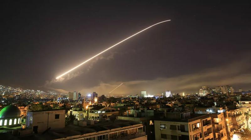 Suriye: Hava Savunma Sistemleri Hama'da Düşman Hedeflerine Yanıt Verdi