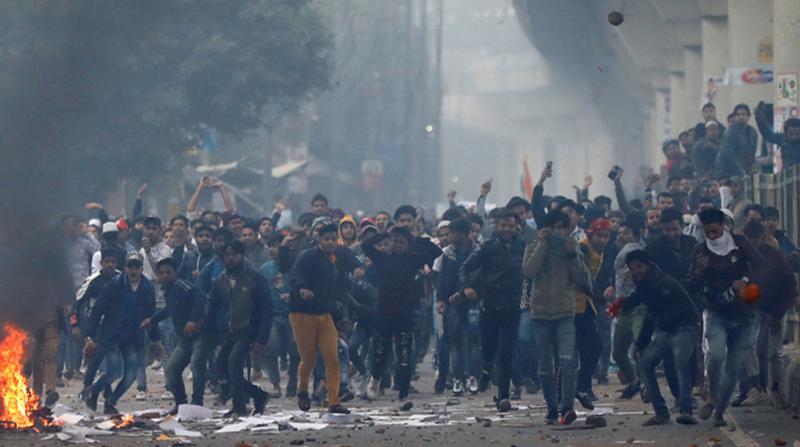 Hindistan'da Müslümanları dışlayan yasaya karşı gösterilerde ölü sayısı 17'ye yükseldi