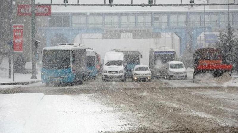 Erzurum'da 57 yerleşim biriminin yolu kardan kapandı