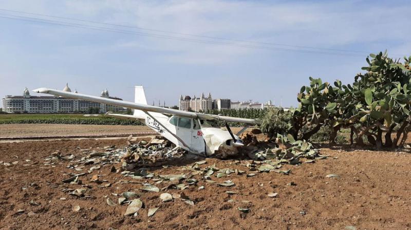 Antalya'da Sivil Eğitim Uçağı Düştü