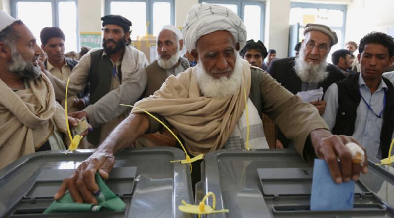 Afganistan'da oylar yeniden sayılacak
