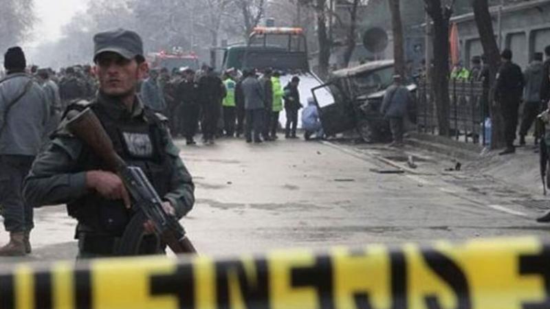 Afganistan'da vali konvoyuna bombalı saldırı: 3 ölü