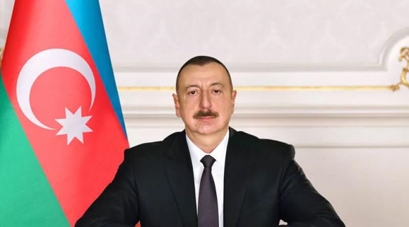 Aliyev: Ateşkes isteyenler Ermenistan'a silah gönderiyor