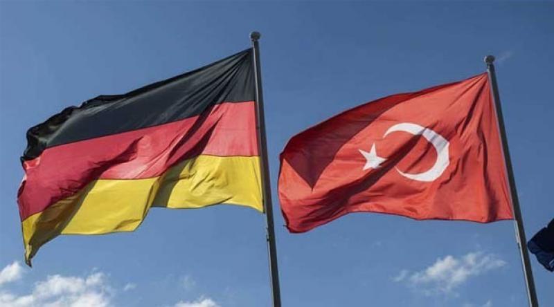Almanya Türkiye'ye seyahat uyarısını kaldırmadı