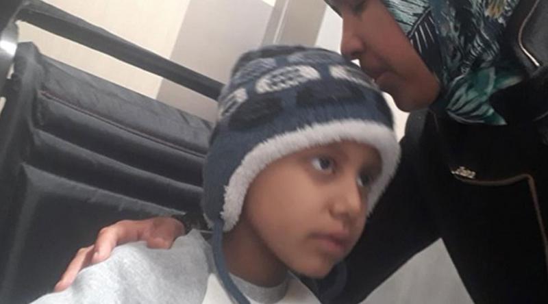 Kanser hastası Ahmet'in annesine yeniden yurt dışı yasağı