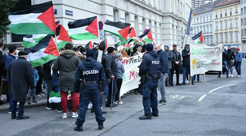 Avusturya'da Trump'ın sözde Orta Doğu barış planı protesto edildi