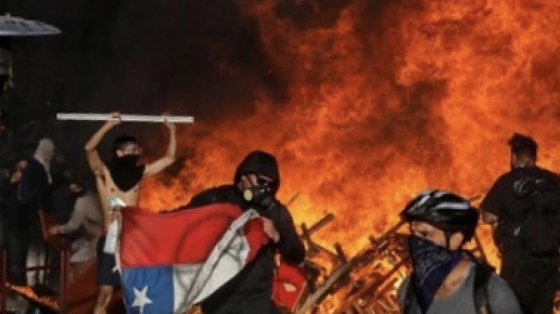 Şili'de zam karşıtı gösteriler sürüyor