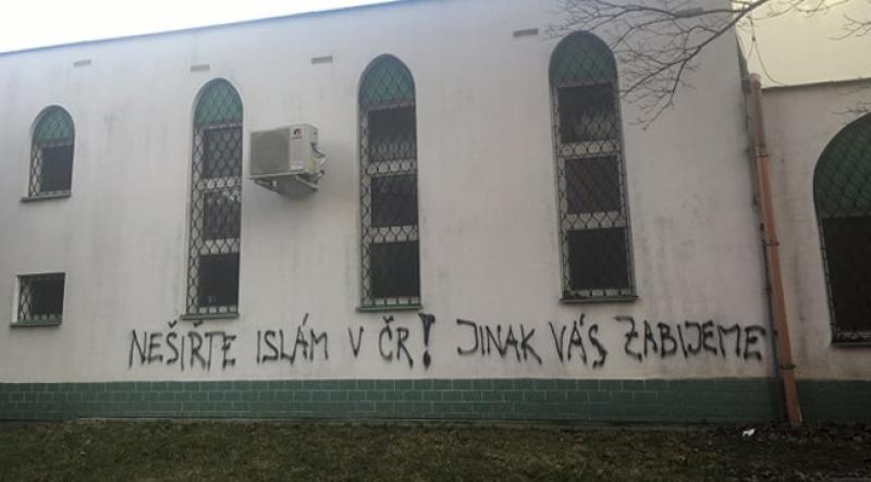 Çekya’da camiye ırkçı saldırı