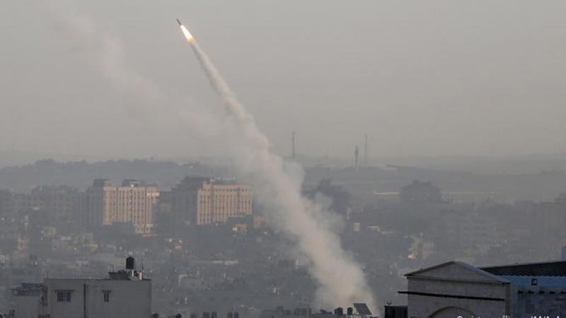 Siyonist İsrail’in hava saldırılarına İslami Cihad roketlerle karşılık veriyor