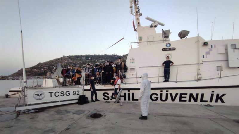 Antalya açıklarında 120 düzensiz göçmen yakalandı