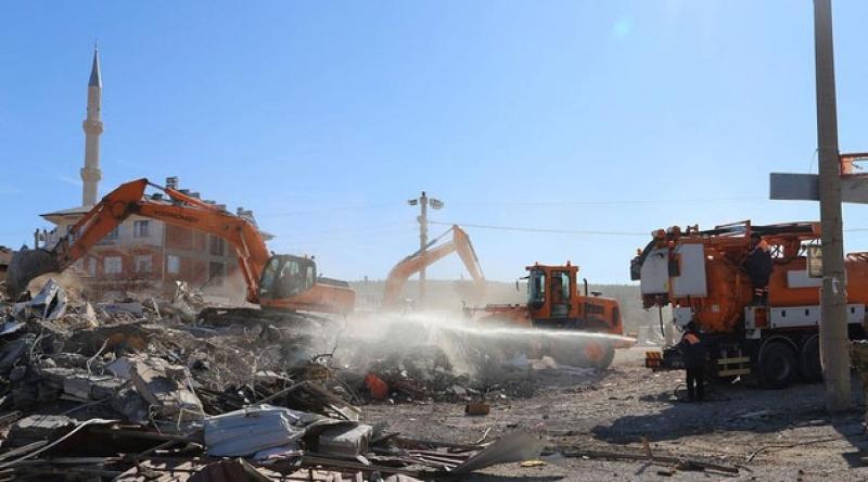 Elazığ'daki 6,8'lik depremde ağır hasar alan bin 159 yapı yıkıldı