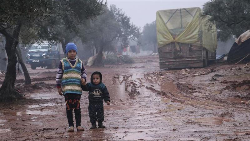 İdlib'den Göç Eden Suriyeliler Zorlu Kış Şartlarında Yaşam Mücadelesi Veriyor