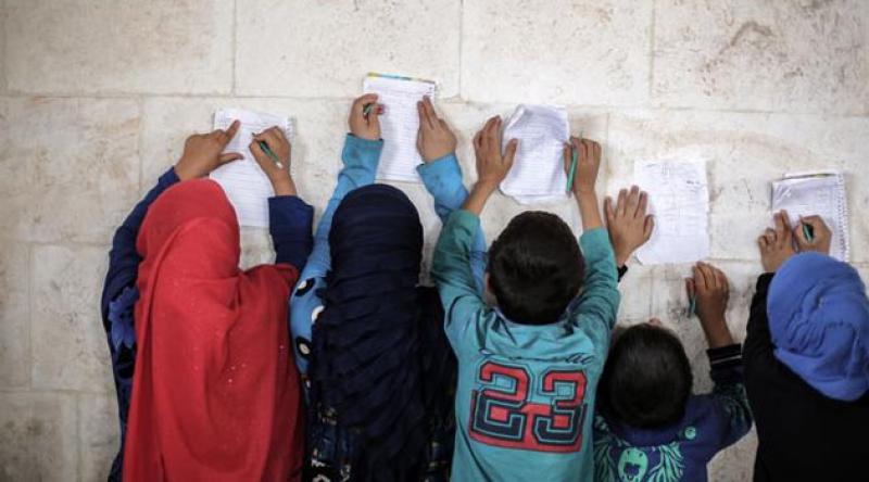 İdlib'de Yeni Eğitim Yılı Göç ve Saldırıların Gölgesinde Başladı