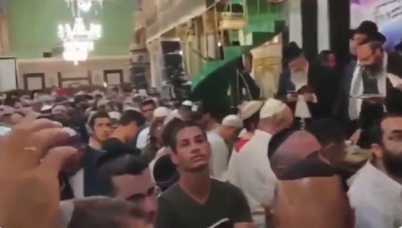 Siyonistler, El Halil'de Halilurrahman Camisini işgal edip ayin yaptı