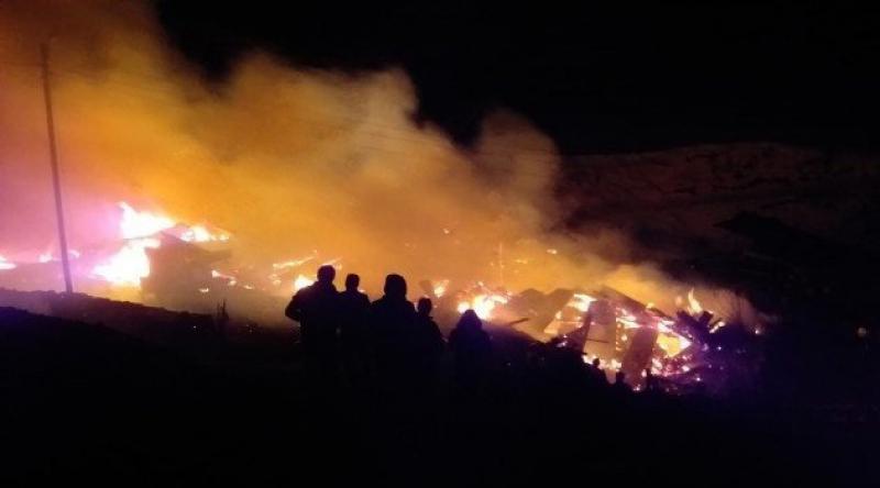 Erzurum'da yangın: 10 ev ve 6 ahır kül oldu