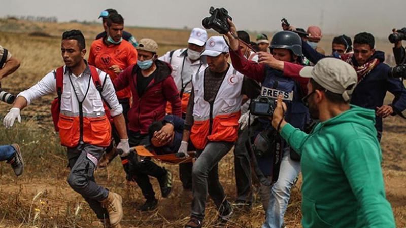 Siyonistler Gazze sınırında 54 kişiyi yaraladı