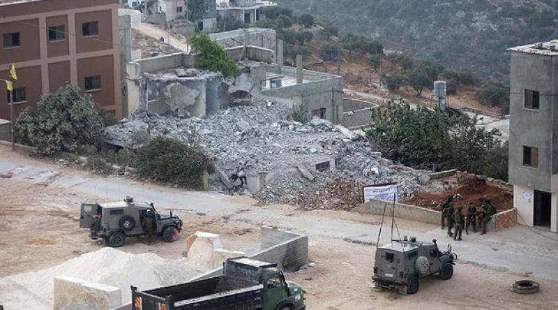 İşgal güçleri Kudüs'te Filistinlilerin evlerini yıktırmaya zorluyor