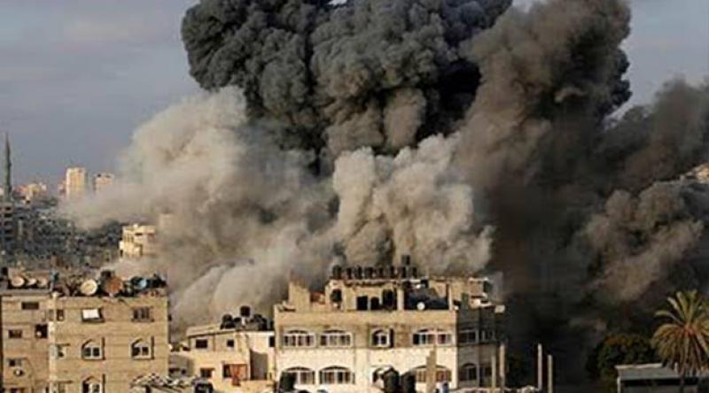 Terör devleti İsrail, Gazze'de insani yardım derneğini bombaladı