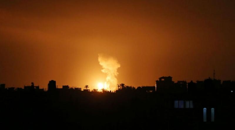 İşgalci İsrail Gazze'de Hamas'a ait bazı noktaları vurdu