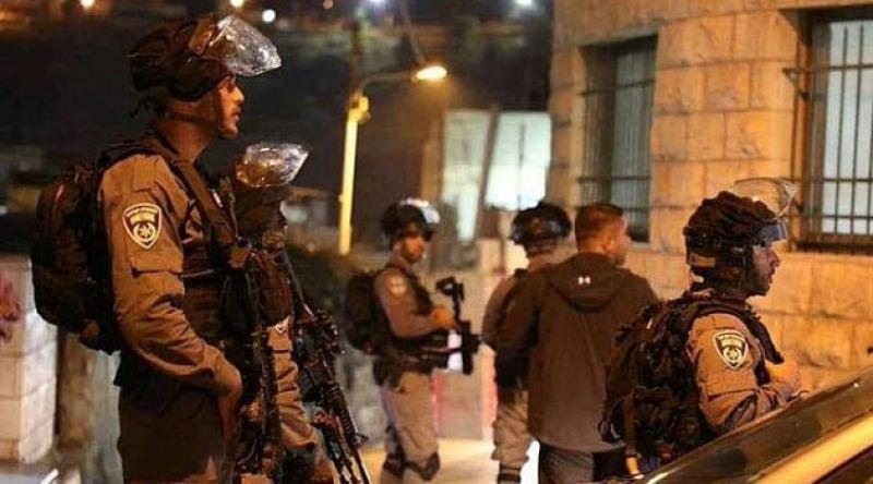 İşgalciler gece baskınlarında 9 Filistinliyi gözaltına aldı