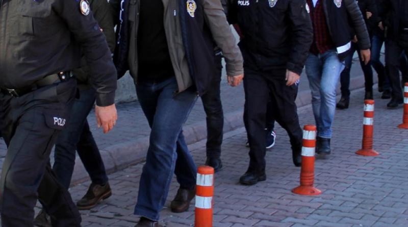 Diyarbakır'da 26 öğretmen gözaltına alındı