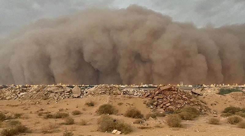 Suudi Arabistan'ı kum fırtınası vurdu