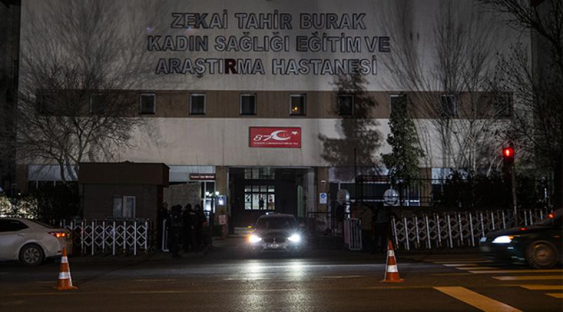 Çin'den tahliye edilen Türk vatandaşları taşıyan askeri uçak Etimesgut Havaalanı'na indi