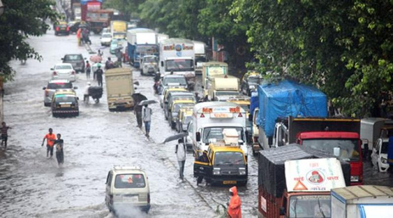 Hindistan'da aşırı yağış bilançosu ağırlaşıyor: Ölü sayısı 33'e yükseldi